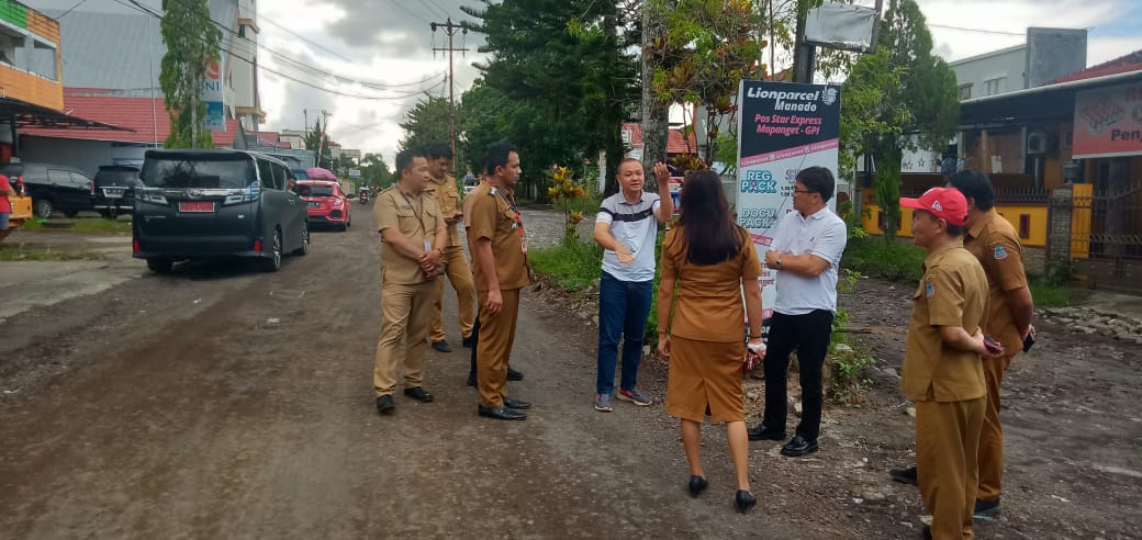 Rumambi Dampingi Angouw Tinjau Lokasi Perbaikan Jalan GPI