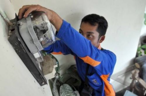 PT PLN Dituding 'Perkosa' Hak Pelanggan 