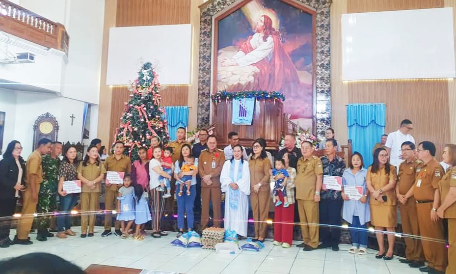 Tendean Pimpin Safari Natal Pemkab Minahasa di Tateli