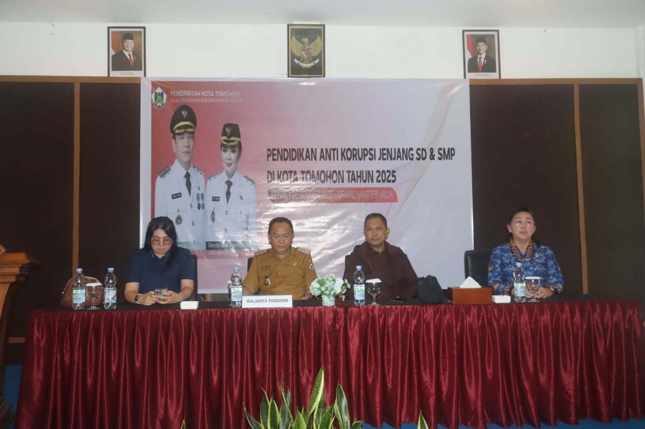 Insan Pendidikan Tomohon Dibekali Pengetahuan Anti Korupsi