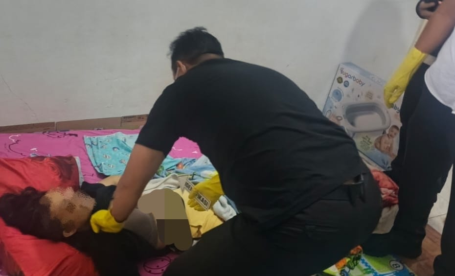 Ibu Muda Tewas di Samping Bayi 3 Bulan