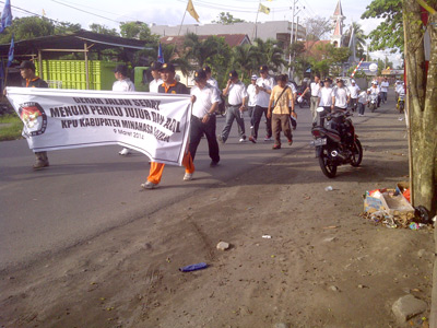 Ribuan Orang Ikut Gerak Jalan Sehat Menuju Pemilu Jujur dan Adil