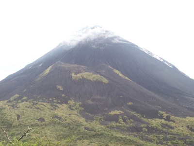 Tiga Gunung Berapi di Sulut Berstatus 