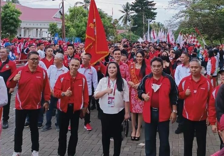 Dipimpin Glady Kandouw, Kontingen Minahasa Memukau di Pembukaan Porprov XI