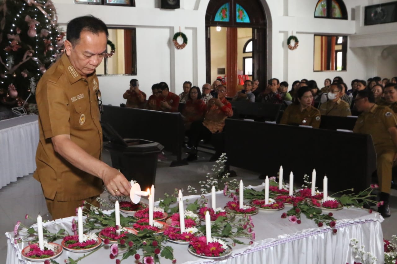 Pemkot Tomohon Ibadah Pohon Terang Bersama