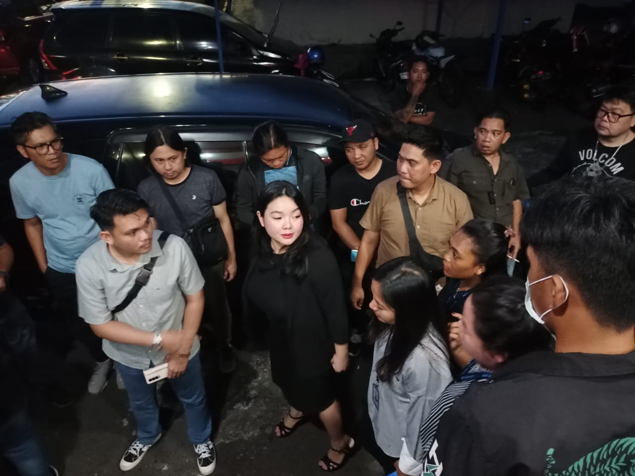 Dampingi Korban Penganiayaan Kai Meya, Lasut Sambangi Polres Tomohon 