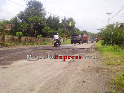 Jalan Penuh Lubang, Warga Mengeluh