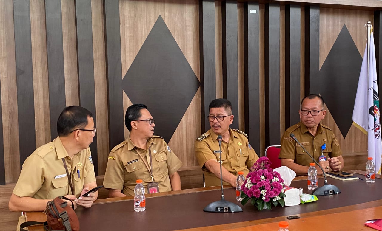 Pjs Kaligis Rapat Bersama Tim Pengelola Beasiswa