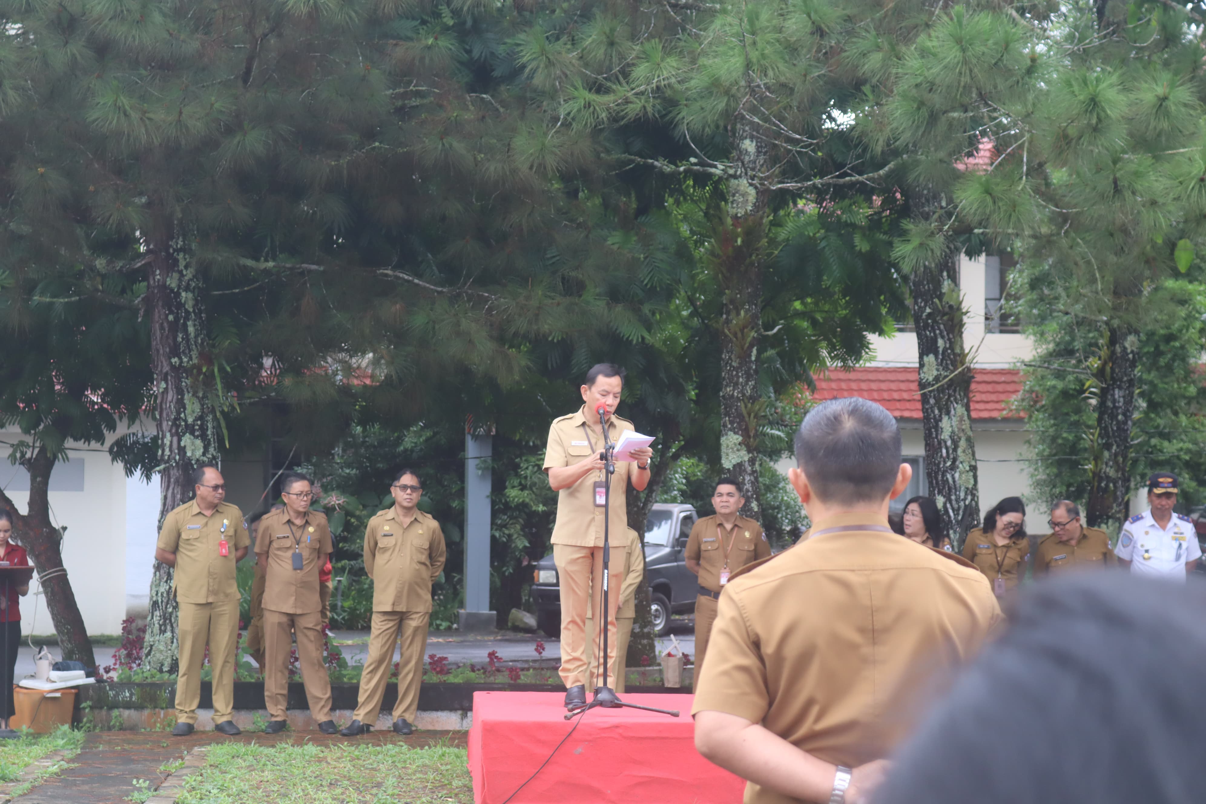 Mandagi Pimpin Apel Kerja Pemkot Tomohon Awal Desember 2024